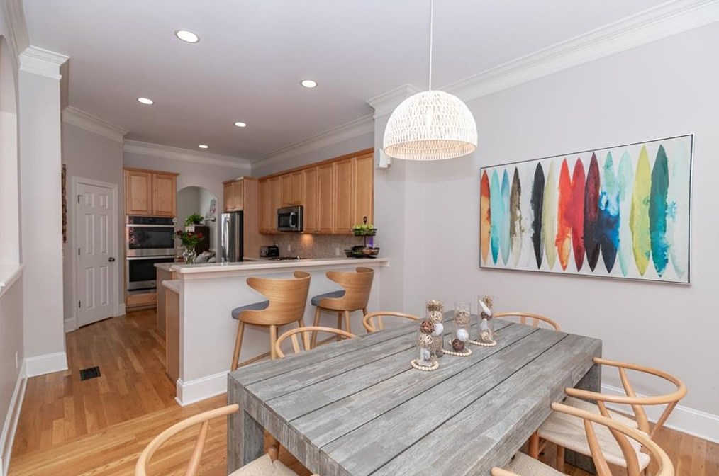 2493 Manor Walk, Decatur GA  30030-1654 exterior