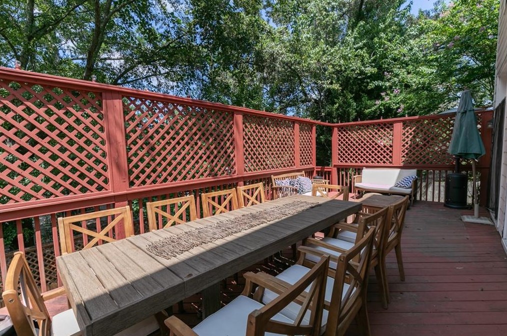 2493 Manor Walk, Decatur GA  30030-1654 exterior