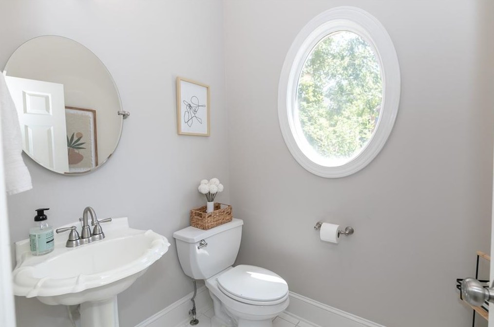 2493 Manor Walk, Decatur GA  30030-1654 exterior