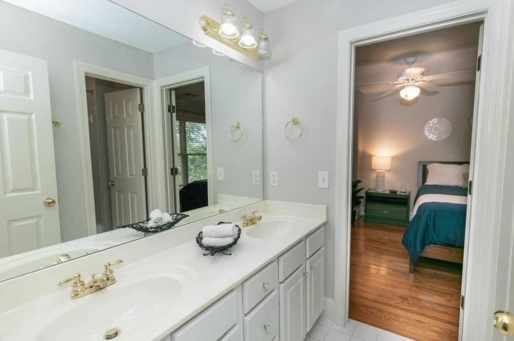 2493 Manor Walk, Decatur GA  30030-1654 exterior