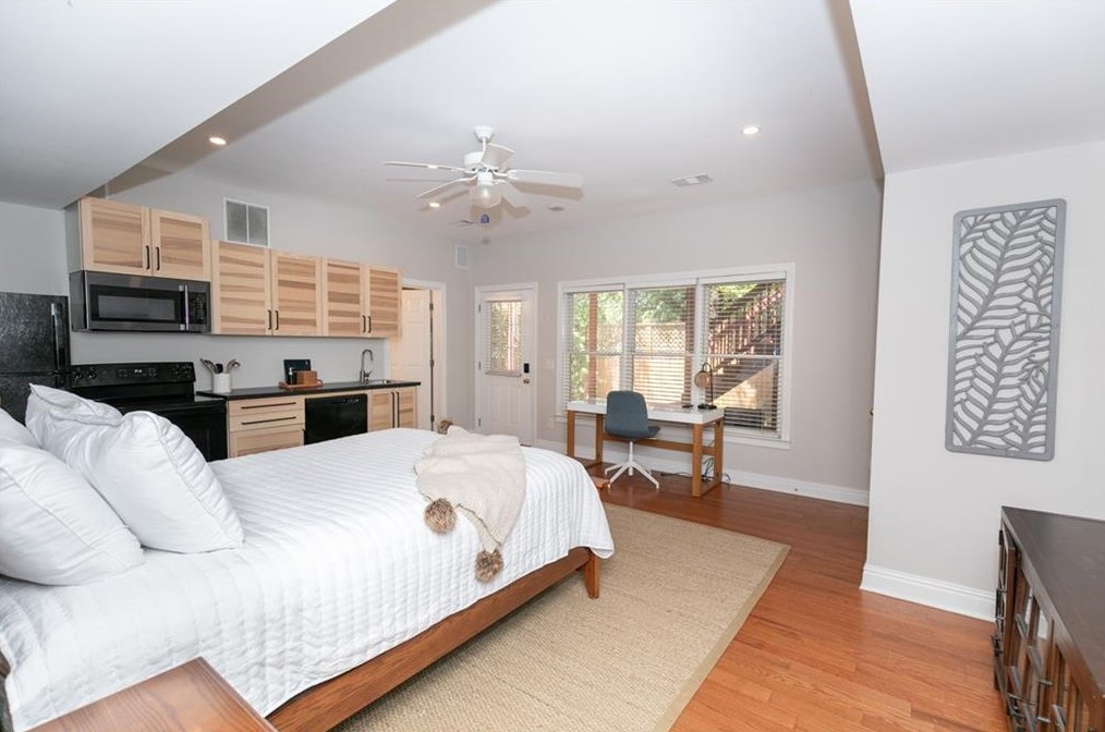 2493 Manor Walk, Decatur GA  30030-1654 exterior