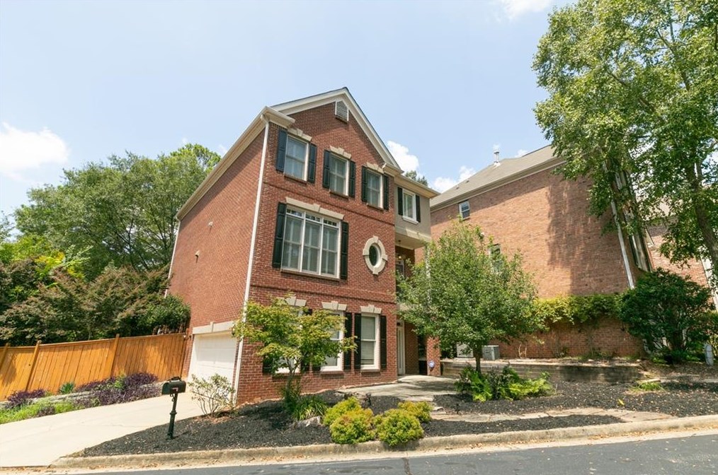 2493 Manor Walk, Decatur GA  30030-1654 exterior