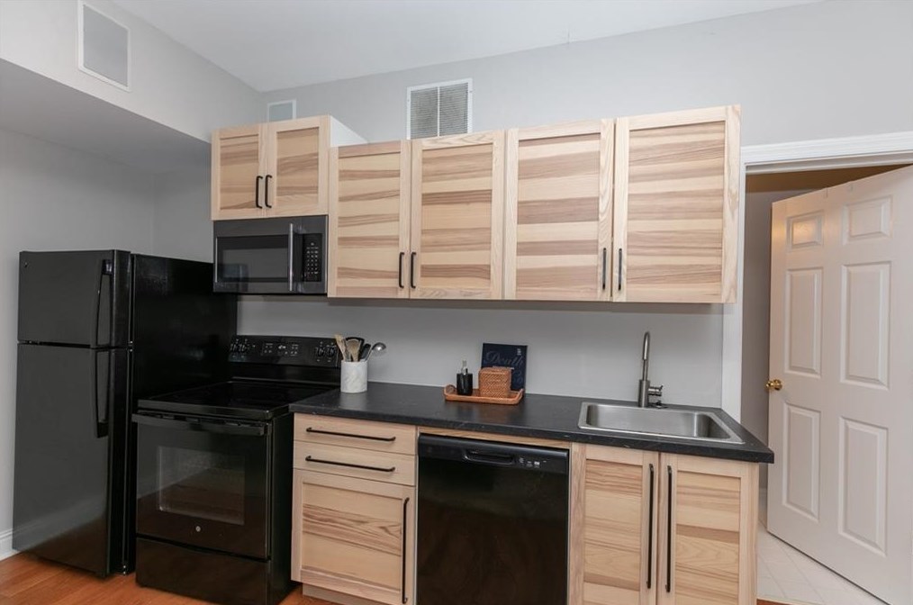 2493 Manor Walk, Decatur GA  30030-1654 exterior