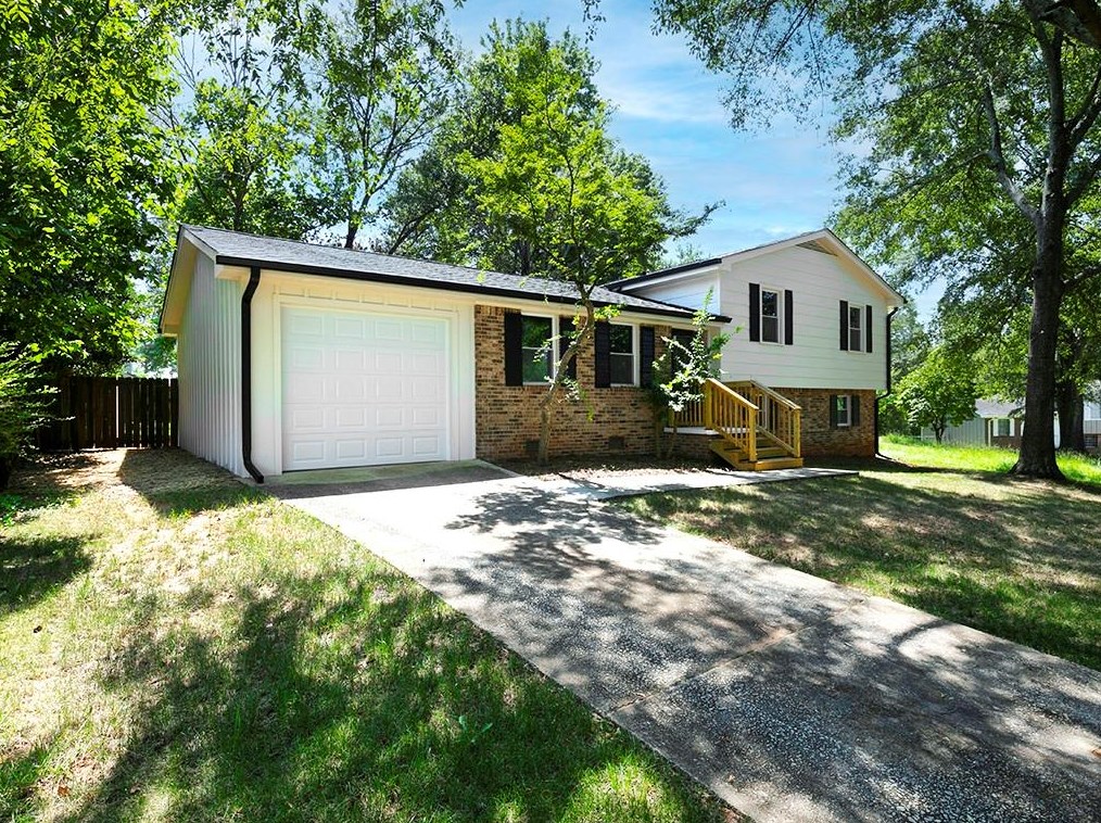 6740 Bedford Rd, Rex, GA 30273