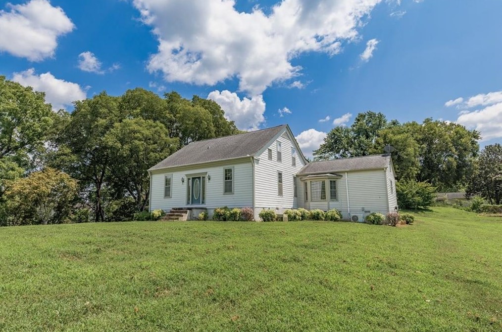 2018 E Cherokee Dr, Holly Springs, GA 30188