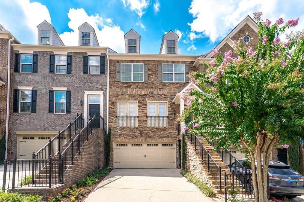 2008 Manchester Way, Roswell, GA 30075-8281