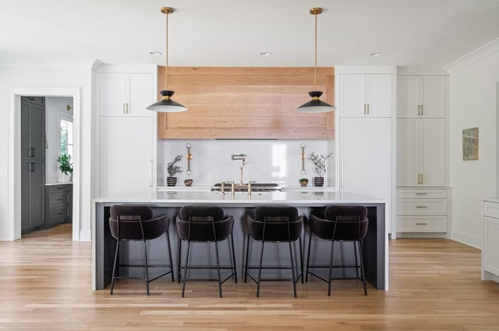 679 Moores Mill Rd, Atlanta GA  30327-0015 exterior