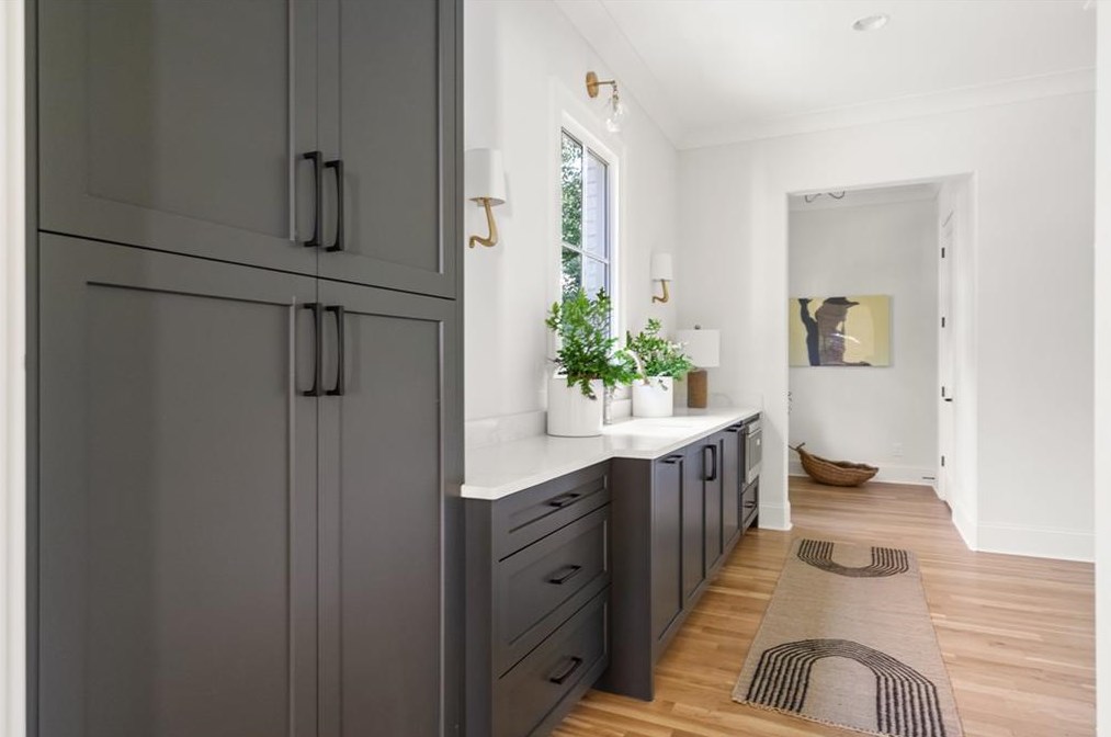 679 Moores Mill Rd, Atlanta GA  30327-0015 exterior