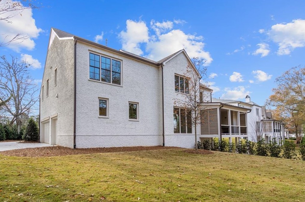 679 Moores Mill Rd, Atlanta GA  30327-0015 exterior