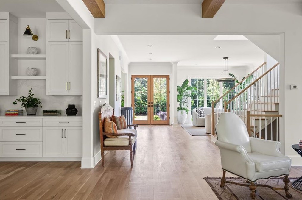 679 Moores Mill Rd, Atlanta GA  30327-0015 exterior