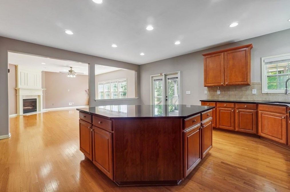 6204 Mimosa Cir, Tucker GA 30084-1945 exterior