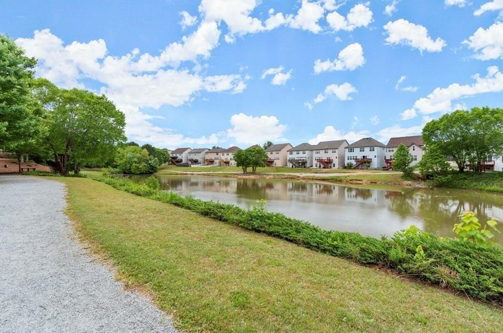 6204 Mimosa Cir, Tucker GA 30084-1945 exterior