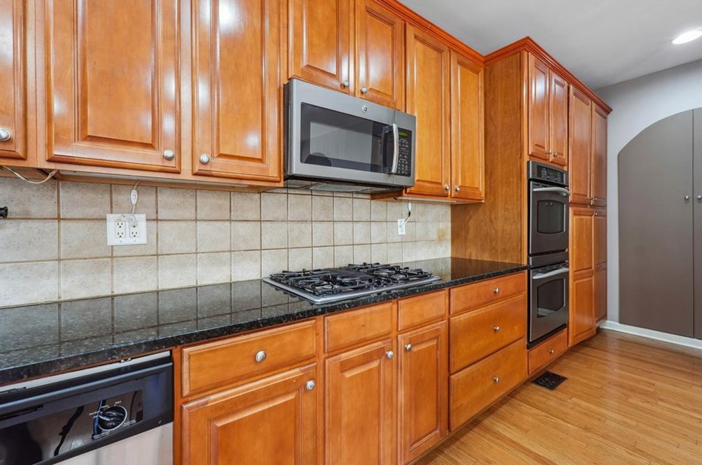 6204 Mimosa Cir, Tucker GA 30084-1945 exterior