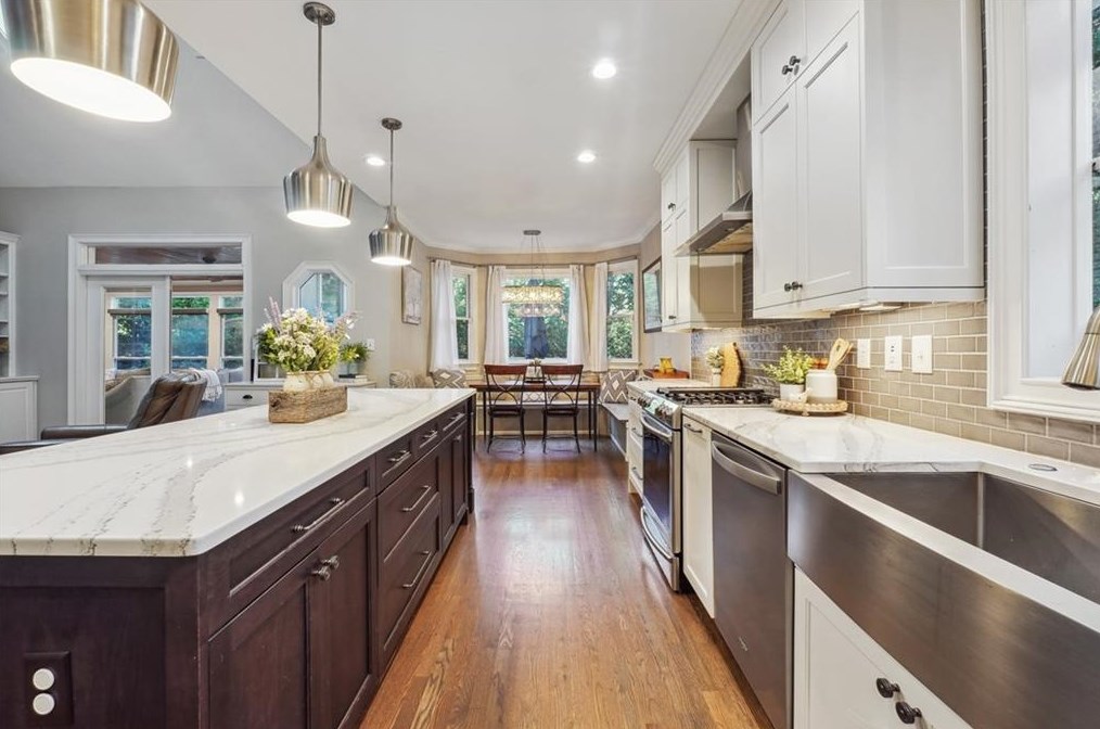 500 Fountain Oaks Way, Atlanta GA  30342-2576 exterior