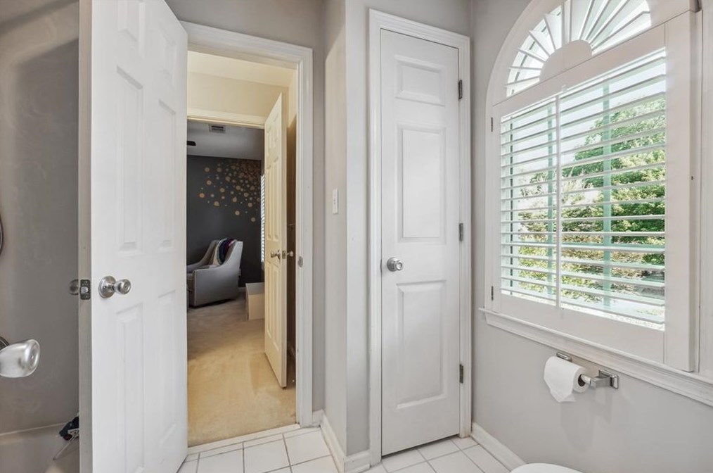 500 Fountain Oaks Way, Atlanta GA  30342-2576 exterior