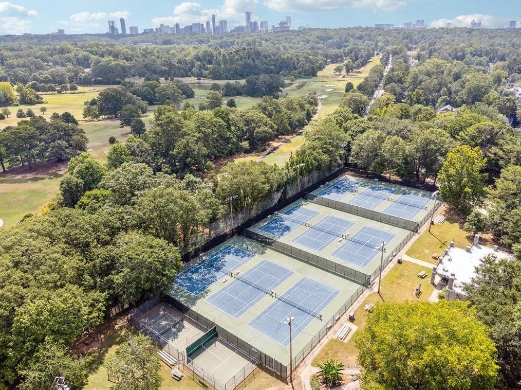 500 Fountain Oaks Way, Atlanta GA  30342-2576 exterior