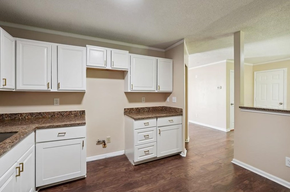 6223 Marbut Farms Ln, Lithonia GA 30058-8977 exterior