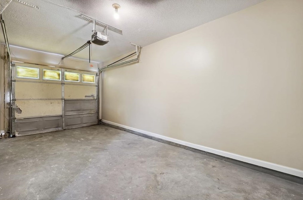 6223 Marbut Farms Ln, Lithonia GA 30058-8977 exterior