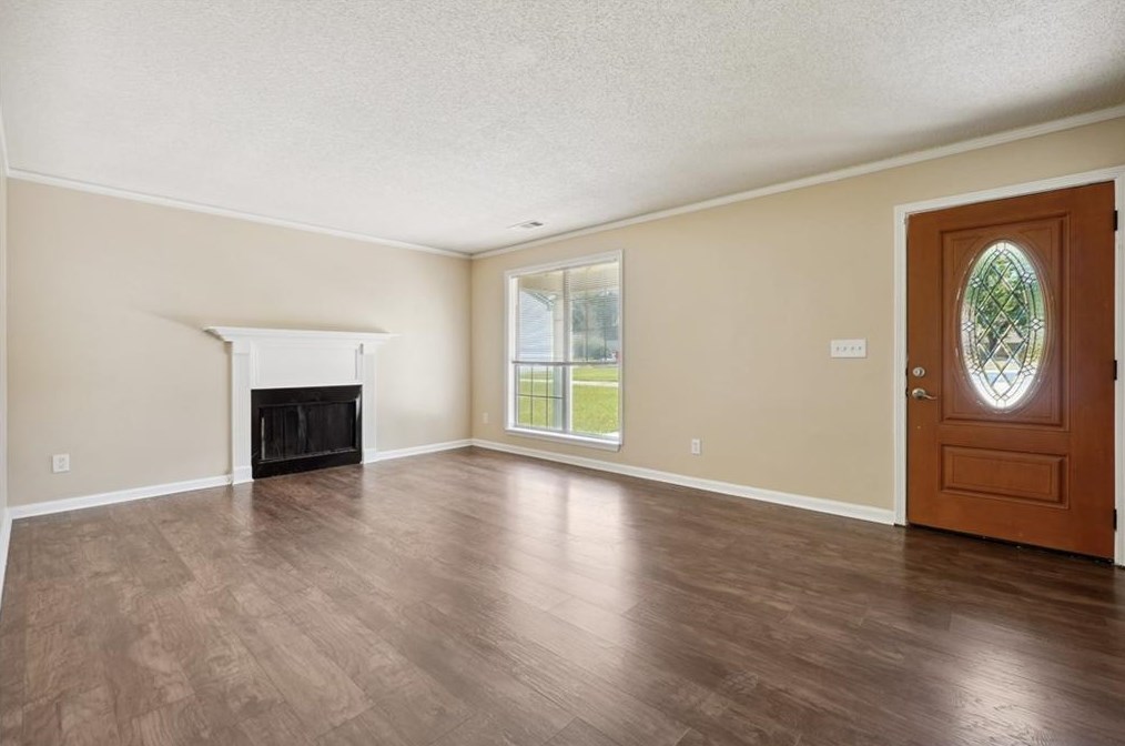 6223 Marbut Farms Ln, Lithonia GA 30058-8977 exterior