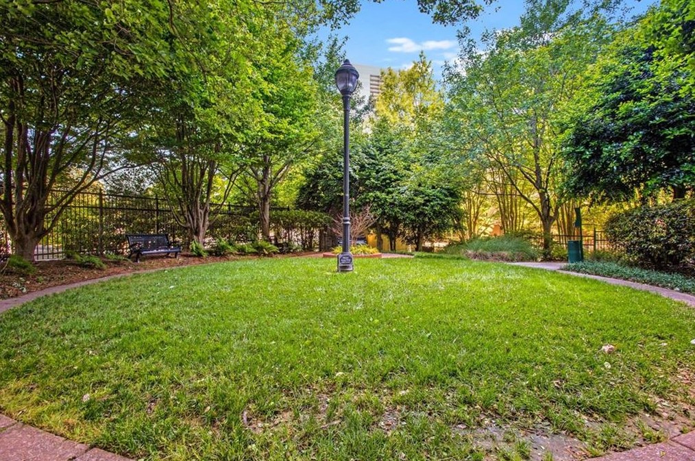 750 Park Ave, Atlanta GA  30326-3266 exterior