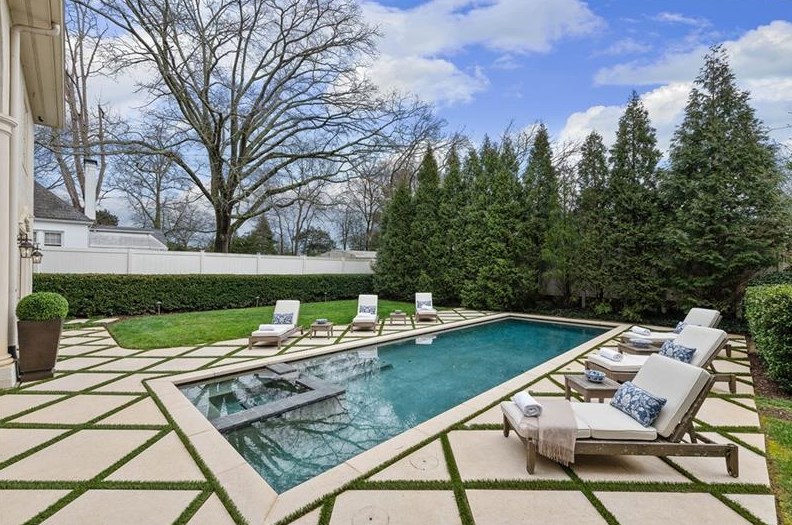 420 Peachtree Battle Ave, Atlanta GA  30305-4063 exterior