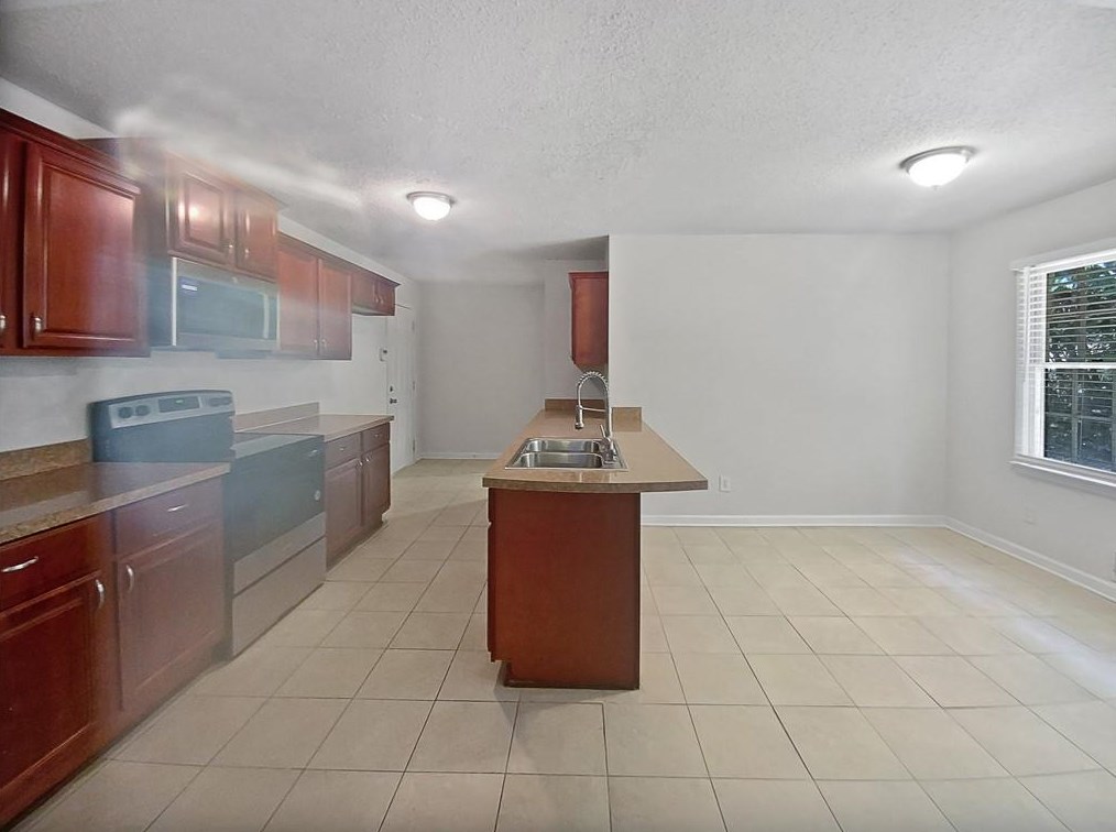 1548 Hidden Hills Pkwy, Stone Mountain, GA 30088-3814