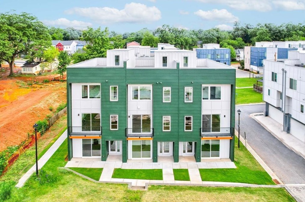 2029 Memorial Dr, Atlanta GA  30317-2506 exterior