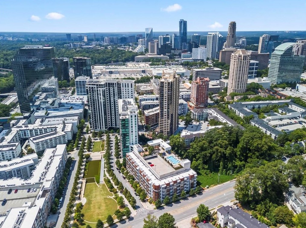 3481 Lakeside Dr, Atlanta GA  30326-1347 exterior