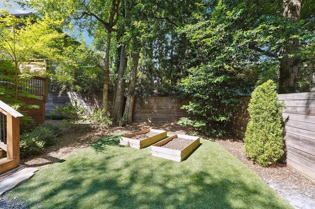 671 Linwood Ave, Atlanta GA  30306-4409 exterior