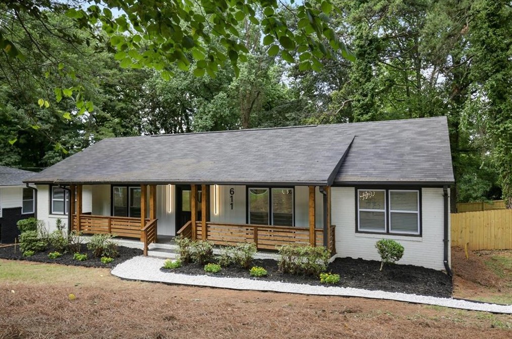 611 Hammond Dr, Atlanta GA  30328-5231 exterior