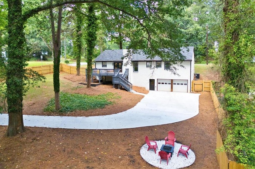 611 Hammond Dr, Atlanta GA  30328-5231 exterior