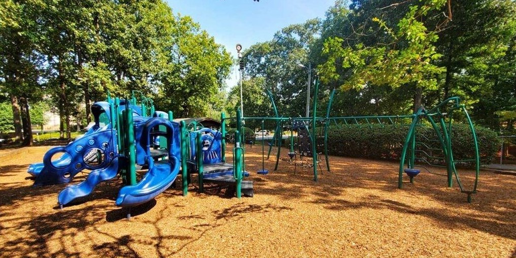611 Hammond Dr, Atlanta GA  30328-5231 exterior