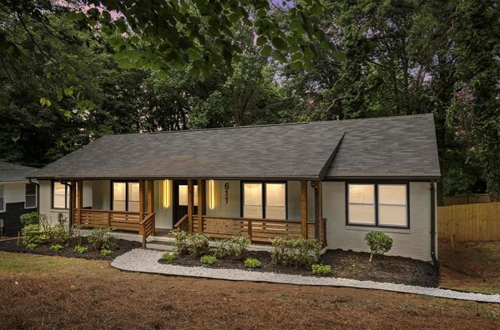 611 Hammond Dr, Atlanta GA  30328-5231 exterior