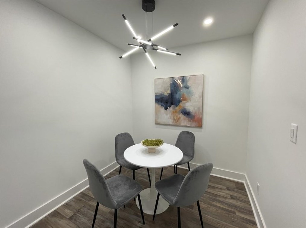 611 Hammond Dr, Atlanta GA  30328-5231 exterior