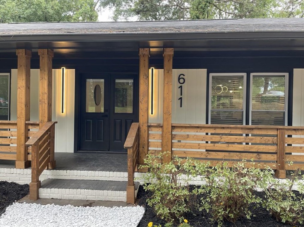 611 Hammond Dr, Atlanta GA  30328-5231 exterior