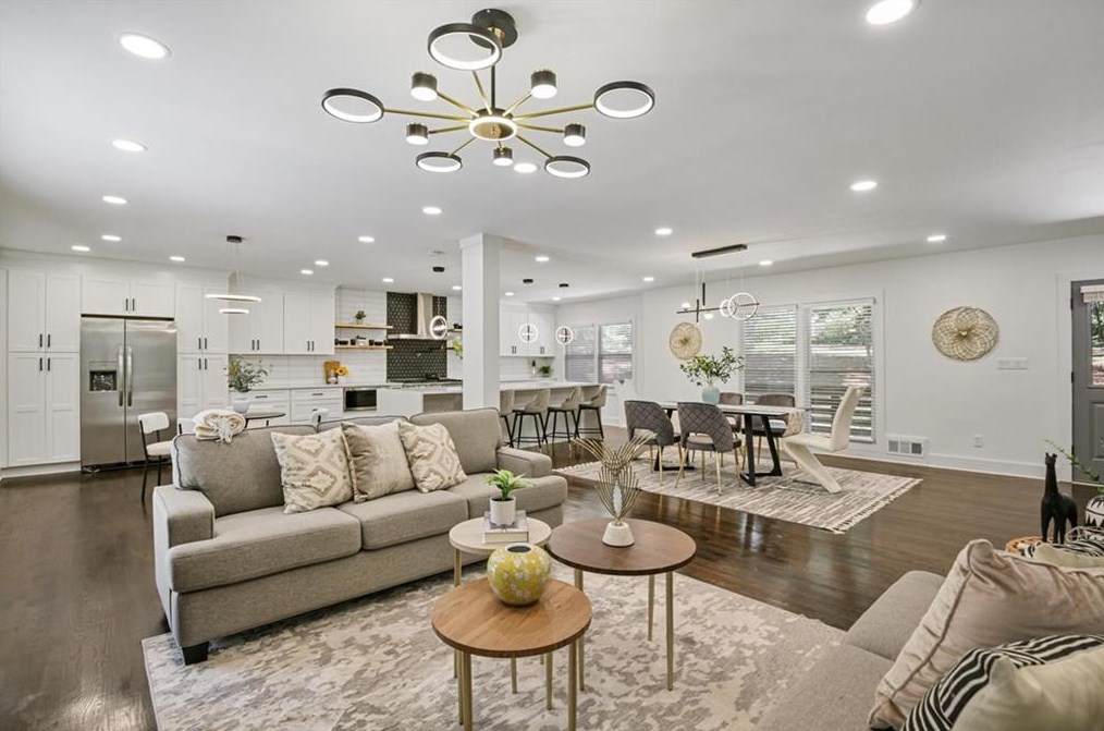 611 Hammond Dr, Atlanta GA  30328-5231 exterior