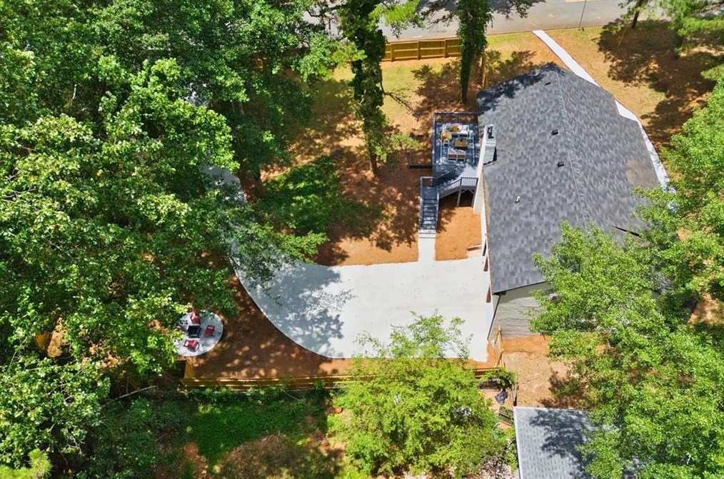 611 Hammond Dr, Atlanta GA  30328-5231 exterior