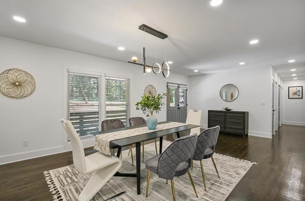 611 Hammond Dr, Atlanta GA  30328-5231 exterior