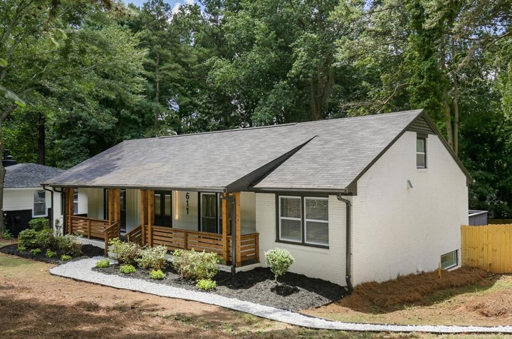 611 Hammond Dr, Atlanta GA  30328-5231 exterior