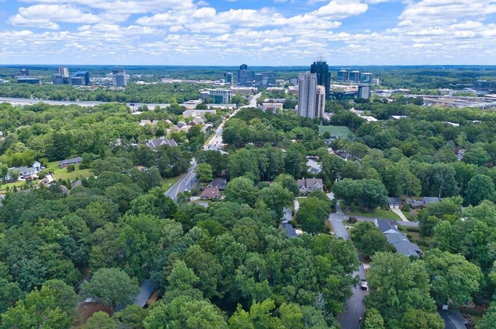 611 Hammond Dr, Atlanta GA  30328-5231 exterior