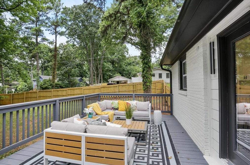611 Hammond Dr, Atlanta GA  30328-5231 exterior