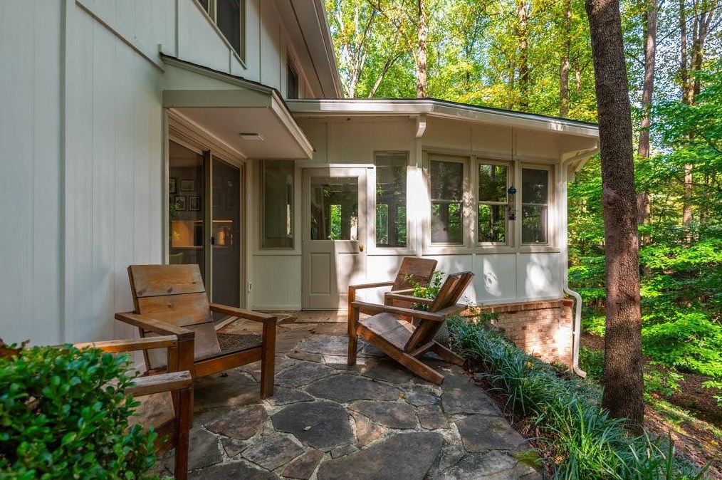 8326 Berkley Rdg, Atlanta GA  30350-3403 exterior