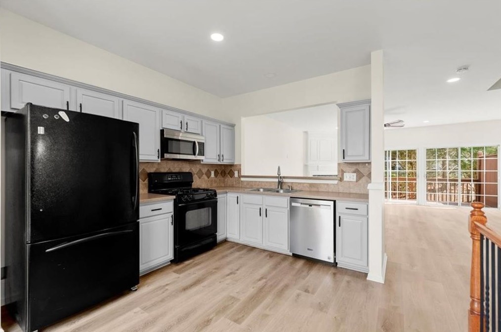 1304 Thornborough Dr, Alpharetta GA 30004-0522 exterior