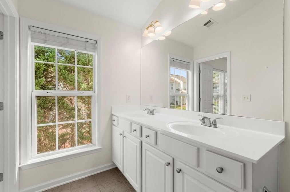 1304 Thornborough Dr, Alpharetta GA 30004-0522 exterior