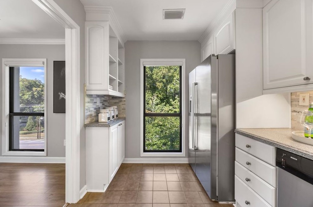 3203 Lenox Rd, Atlanta GA  30324-2512 exterior