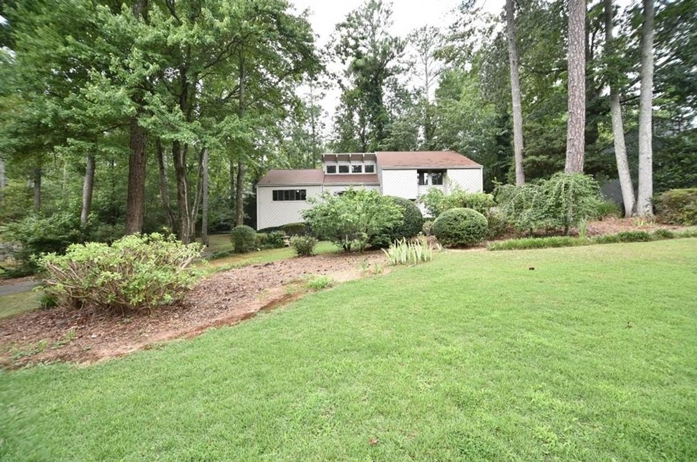 2571 Rocky Springs Dr, Marietta GA  30062-4477 exterior