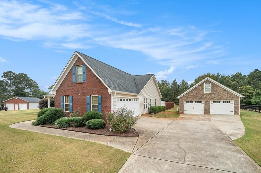 65 Summit Chase Dr, Jefferson, GA 30549-8802