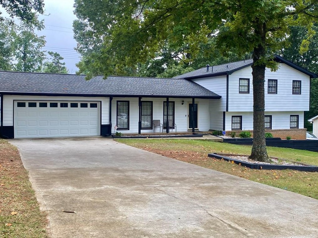 4132 Scenic Mountain Dr, Lithonia, GA 30039-3914