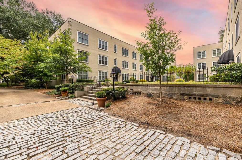 30 Collier Rd, Atlanta GA  30309-1738 exterior