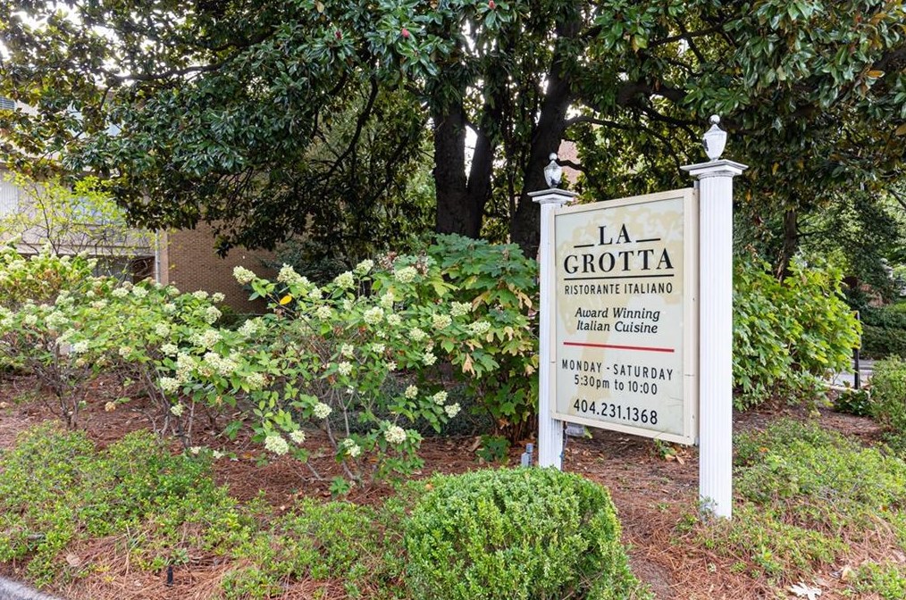 2637 Peachtree Rd, Atlanta GA  30305-3607 exterior